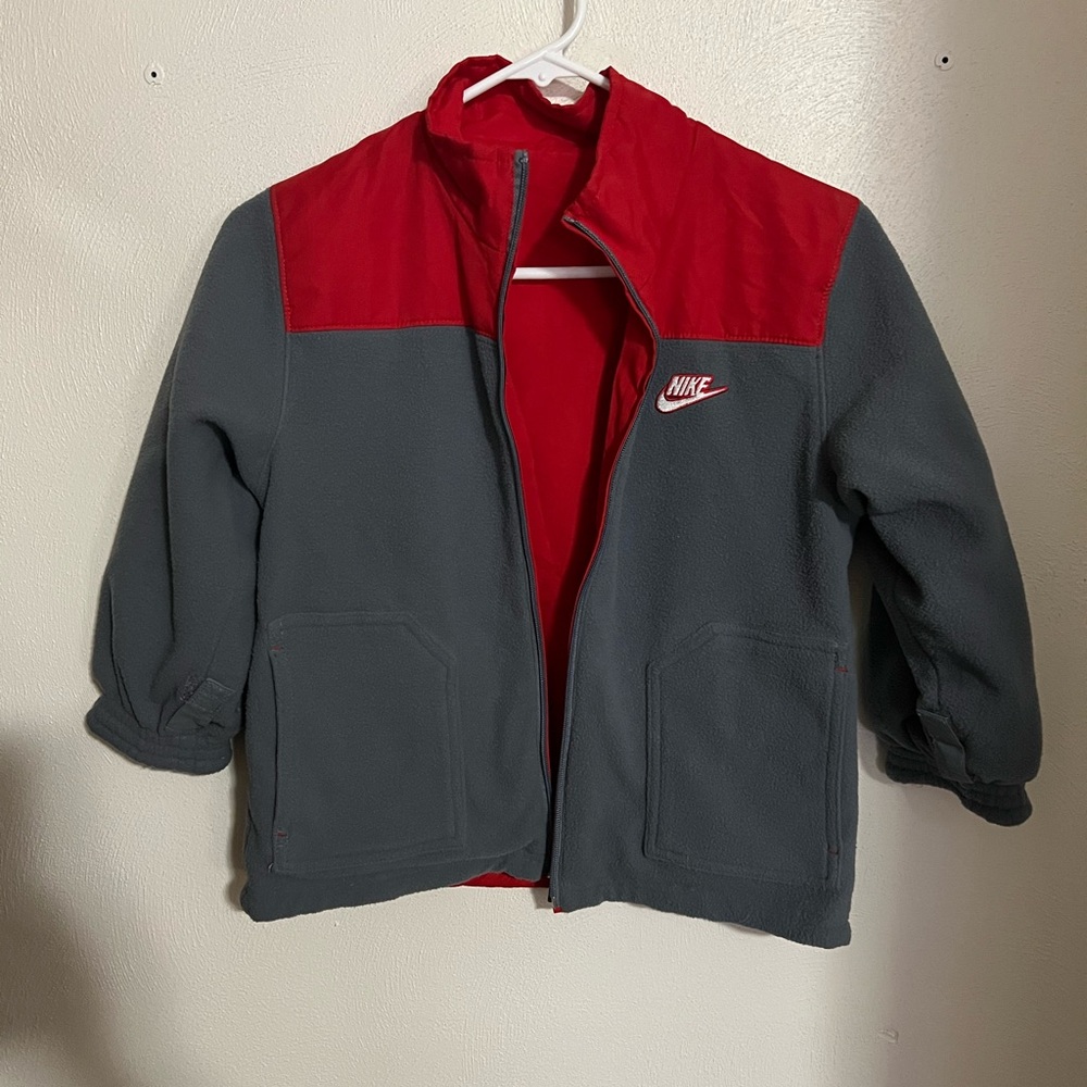NIKE Classic Logo Reversible Lightweight Jacket in Red‎ and Grey Kids Size 7
